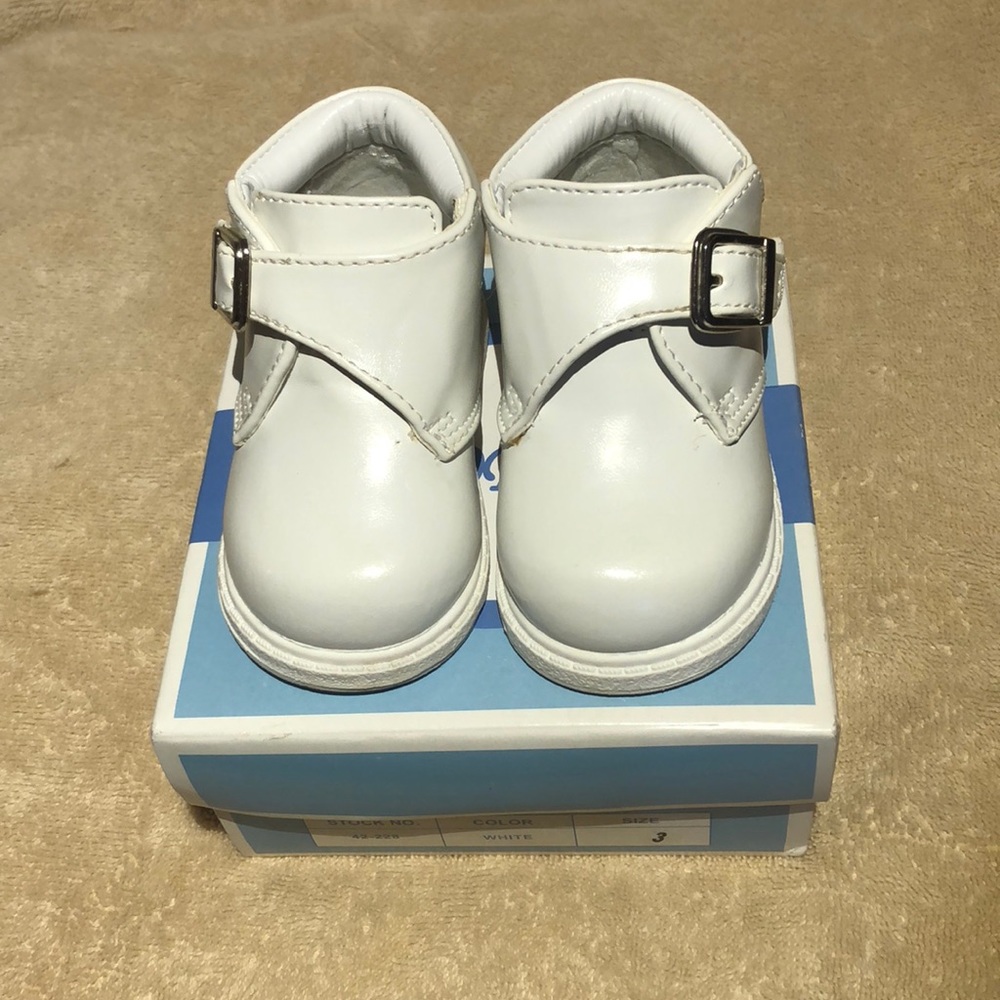 Modit White Infant Shoes